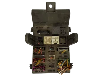 7703297637 7703297637-W Skrzynka bezpieczników Renault 