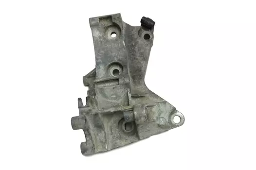 8200185605 Mocowanie , łapa, wspornik alternatora Renault _1,5 dci