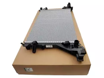 214108535R 214005447R Chłodnica cieczy silnika Nissan Opel Renault 2.3 dCi / 2.3 CDTI