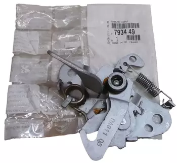 7934.49 Zamek maski Peugeot 