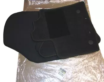 8201677586 Wycieraczki, dywaniki Dacia 