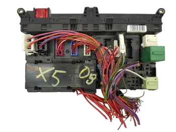 8380407 8380409 Skrzynka bezpieczników BMW 