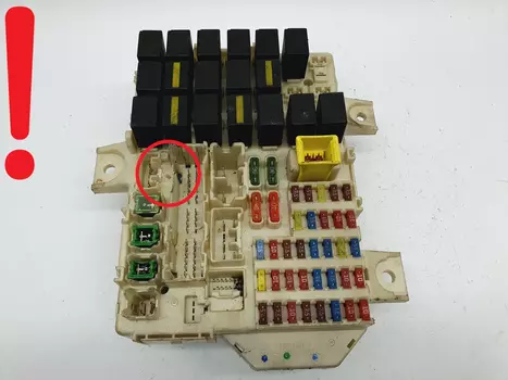 1791H0A1 Sicherungskasten relaiskasten Mitsubishi 