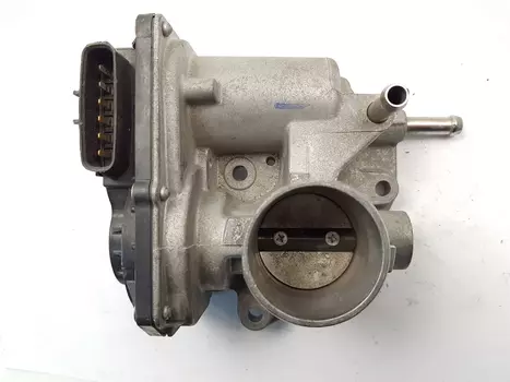 220300Q030 Drosselklappe Citroen Peugeot Toyota 