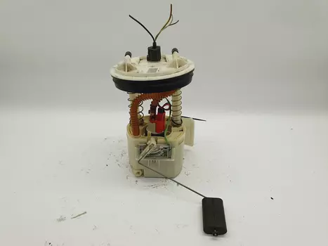 KWN8311815B Kraftstoffpumpe Ford Mazda 