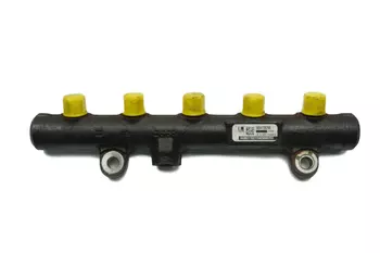 1570 N5 1570.N5 1570N5 Rampe d'injection Citroen Peugeot _2,0 HDI 16v