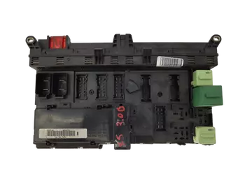 8380407  Boîtier fusibles BMW