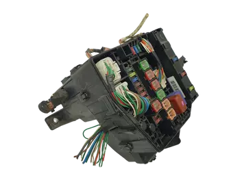82641-47020 Boîtier fusibles Toyota