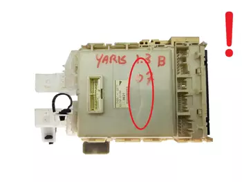 82730-52700  Boîtier fusibles Toyota