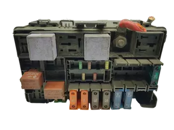 8200276460  Boîtier fusibles Renault