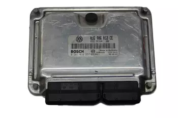 038 906 012 CE Calculateur d’ ordinateur ecu Skoda