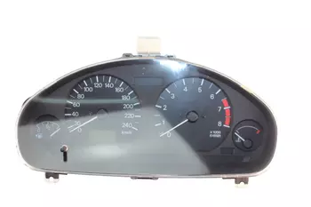 MR308400 0P0231001 1677 Le compteur, compteur de vitesse, tableau de bord Mitsubishi