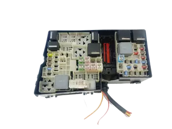 1S7T-14A073-AE Boîtier fusibles Ford