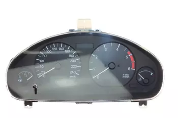 MR308409 0P0231005 1682 Le compteur, compteur de vitesse, tableau de bord Mitsubishi