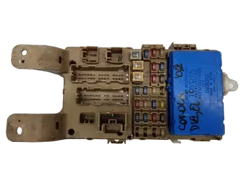 82641-02040  Boîtier fusibles Toyota
