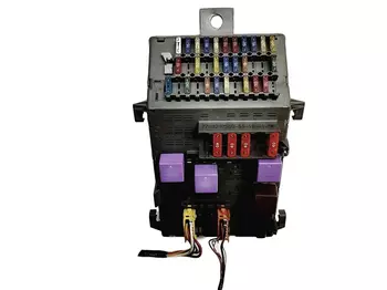 7703297505 Boîtier fusibles Renault