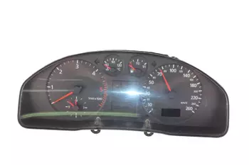 8D0 919 861 A Le compteur, compteur de vitesse, tableau de bord Audi