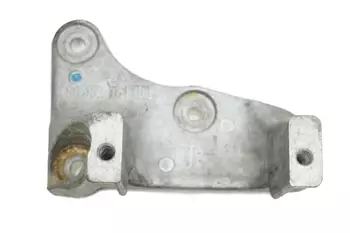 1813F3 Fixation de patte support de  boîte de vitesses Peugeot _1,6 HDi