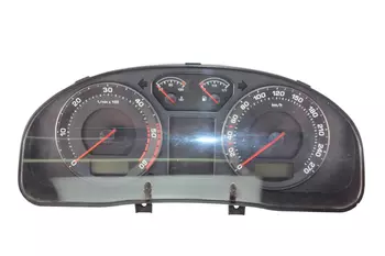3U0 920 811 A 110.080.116 Le compteur, compteur de vitesse, tableau de bord Skoda