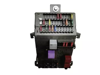 8200043239 Boîtier fusibles Renault