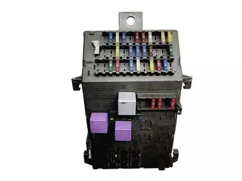 8200043239 Boîtier fusibles Renault
