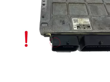 89661-02T40  Calculateur Toyota