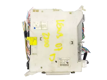 82730-53022 8273053022  Boîtier fusibles Lexus