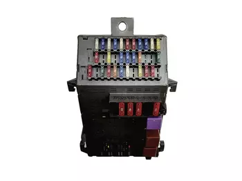 7703297637 Boîtier fusibles Renault