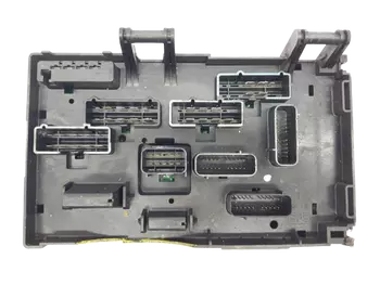 04748455AC Boîtier fusibles Chrysler