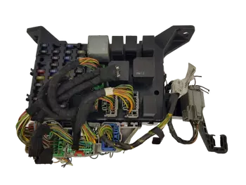 1S7T-14A073-AE Boîtier fusibles Ford