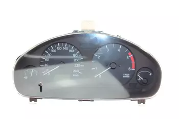 MR308409 0P0231005 1683 Le compteur, compteur de vitesse, tableau de bord Mitsubishi