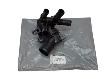 110619413R, 110617089R Boitier thermostat d'eau moteur Dacia Renault