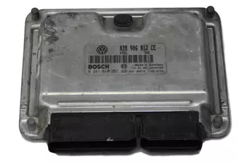 038 906 012 CE Calculateur d’ ordinateur ecu Skoda
