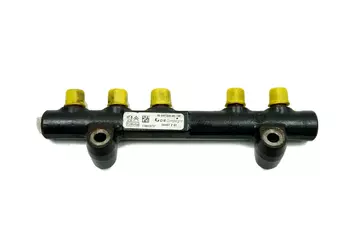 1570P7 1570 P7 1570.P7 Rampe d'injection Citroen Peugeot _1,6 HDI 8v / e-HDI