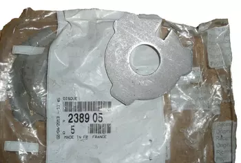2389.05 Prise de courant Citroen Peugeot