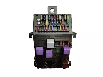 7700427844 Boîtier fusibles Renault