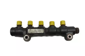 1570E5 1570.E5 RP Rampe d'injection Citroen _1,4 HDi 16v  8HY
