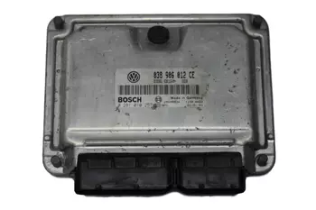 038 906 012 CE Calculateur d’ ordinateur ecu Skoda