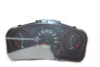 MR390656 769922-721 Le compteur, compteur de vitesse, tableau de bord Mitsubishi