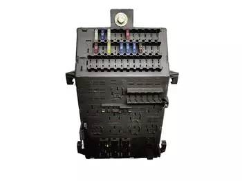 7700427844 Boîtier fusibles Renault