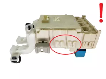 82730-52700  Boîtier fusibles Toyota