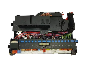 8364542 Boîtier fusibles BMW