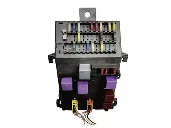 8200043239 Boîtier fusibles Renault