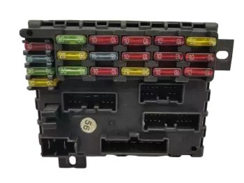 46447809  Boîtier fusibles Alfa Romeo